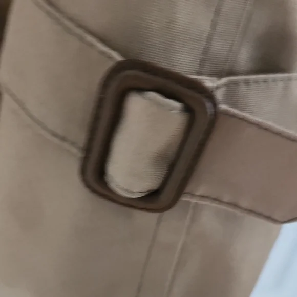 Classic Tan Double-Breasted Men's Trench Coat - Picture 5 of 11